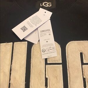 UGG Women’s Madeline Fuzzy Logo Crewneck Sweatshirt   Black. XL